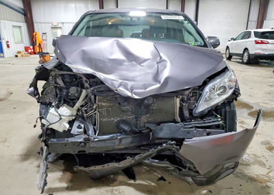 2019 Toyota Sienna Xle Premium 8-passenger, daño Frontal, Copart lote 54644956, foto 5 de 15