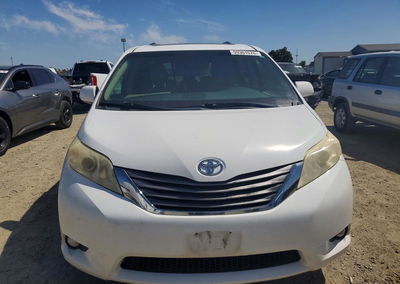 2011 Toyota Sienna Xle 8-passenger, пошкодження: Бік, Copart лот 59301576, фото 5 з 13