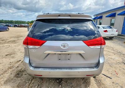 2011 Toyota Sienna Limited 7-passenger, пошкодження: Передня частина, Copart лот 57624656, фото 6 з 13