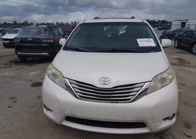 2017 Toyota Sienna Xle 8 Passenger, Rear damage, Iaai lot 45144443, photo 12 of 16