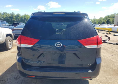 2011 Toyota Sienna Le, uszkodzenie: Przód, Copart lot 57515666, zdjęcie 6 z 13