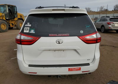 2015 Toyota Sienna Le, uszkodzenie: Przód, Copart lot 84671734, zdjęcie 6 z 13