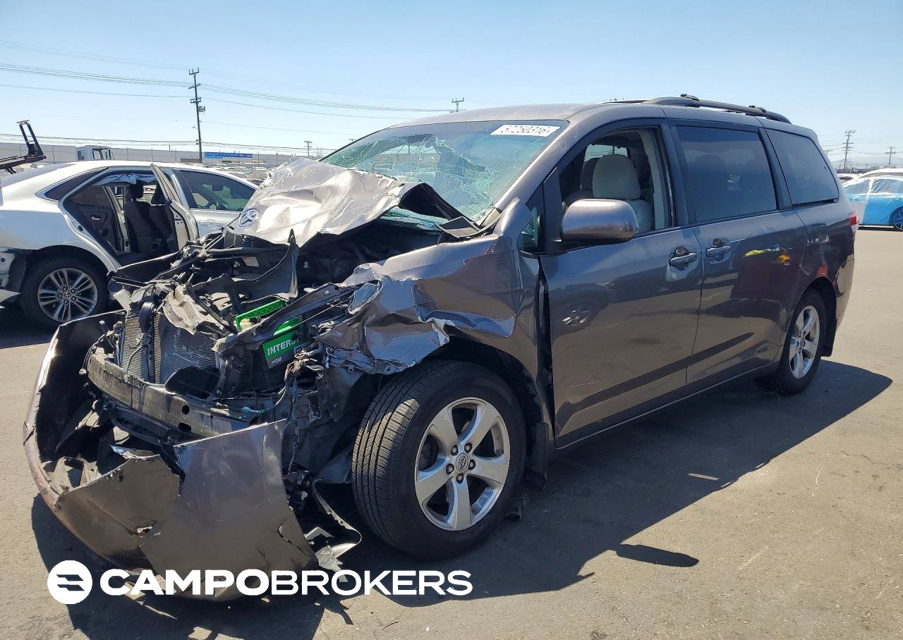2012 Toyota All Models Sienna, uszkodzenie: Przód, Copart lot 57250316