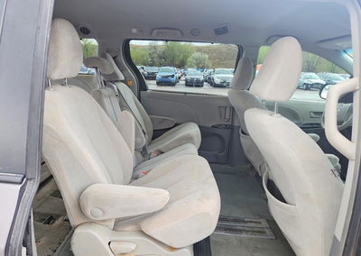 2013 Toyota Sienna Le, Rear End damage, Copart lot 51670696, photo 11 of 15