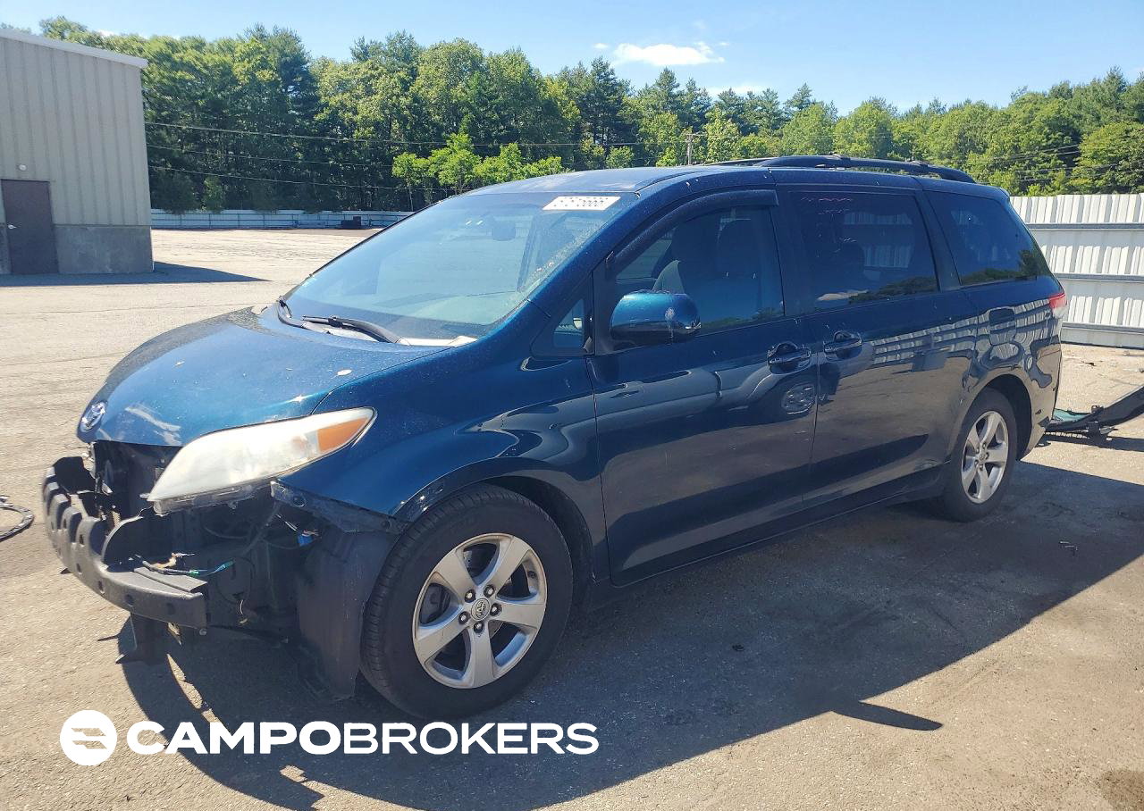 2011 Toyota Sienna Le, uszkodzenie: Przód, Copart lot 57515666