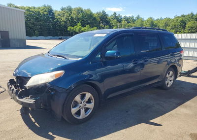 2011 Toyota Sienna Le, uszkodzenie: Przód, Copart lot 57515666