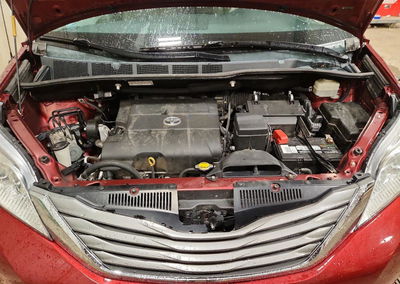 2014 Toyota Sienna, daño Lateral, Copart lote 56153286, foto 12 de 13