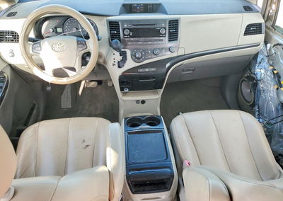 2011 Toyota Sienna Le, uszkodzenie: Bok, Copart lot 57754616, zdjęcie 8 z 14