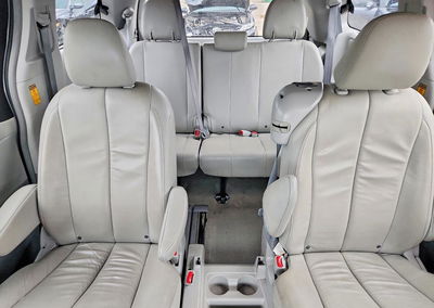 2014 Toyota Sienna Xle 8-passenger, daño Frontal, Copart lote 56525946, foto 10 de 15