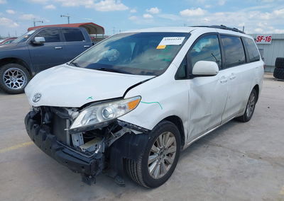 2015 Toyota Sienna Le 7 Passenger, uszkodzenie: Przód, Iaai lot 45044249, zdjęcie 2 z 21