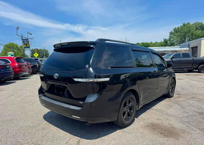 2014 Toyota Sienna Xle 8-passenger, пошкодження: Звичайний знос, Copart лот 57231946, фото 4 з 10