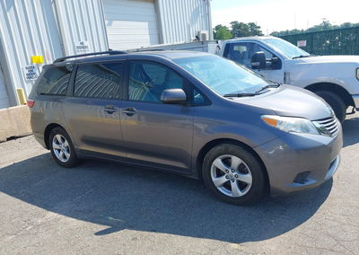 2015 Toyota Sienna Le 8 Passenger, daño Trasero izquierdo, Iaai lote 45507358, foto 13 de 17