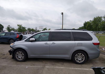 2017 Toyota Sienna Xle 8 Passenger, Front End damage, Iaai lot 45201997, photo 14 of 16