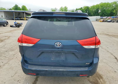 2012 Toyota Sienna Xle 8-passenger, uszkodzenie: Tył, Copart lot 54548976, zdjęcie 6 z 14