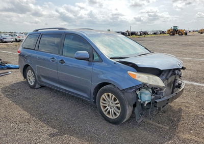 2014 Toyota Sienna Xle 8-passenger, Front End damage, Copart lot 52523866, photo 4 of 14