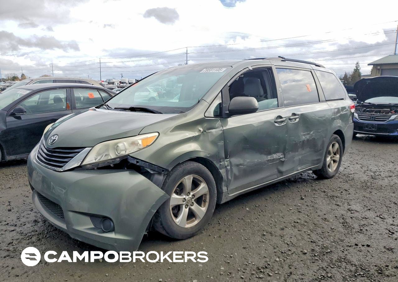 2013 Toyota Sienna Le 8-passenger, daño Lateral, Copart lote 79591105