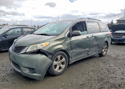 2013 Toyota Sienna Le 8-passenger, Side damage, Copart lot 79591105