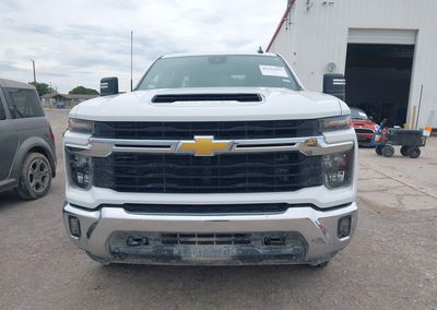 2025 Chevrolet Silverado 2500hd, daño Left & Right Side, Iaai lote 45222435, foto 12 de 16