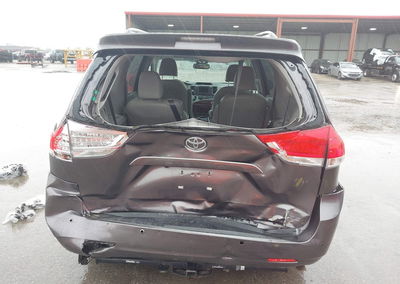 2011 Toyota Sienna Xle V6, пошкодження: Задня частина, Iaai лот 44879940, фото 6 з 17