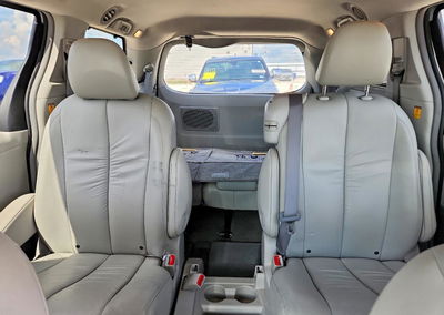 2011 Toyota Sienna Xle 8-passenger, Undercarriage damage, Copart lot 55398916, photo 10 of 13