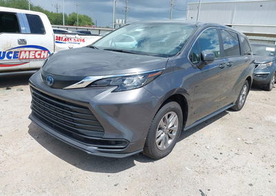 2025 Toyota Sienna Le, uszkodzenie: Normal Wear & Tear, Iaai lot 45345448, zdjęcie 2 z 16