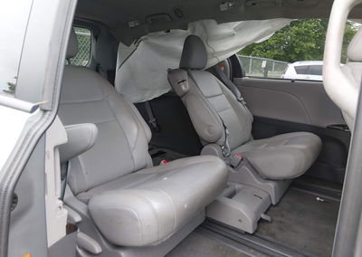 2017 Toyota Sienna Xle 8 Passenger, Front End damage, Iaai lot 45201997, photo 8 of 16