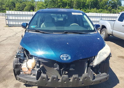 2011 Toyota Sienna Le, uszkodzenie: Przód, Copart lot 57515666, zdjęcie 5 z 13