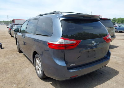2015 Toyota Sienna Le 8 Passenger, daño Frontal, Iaai lote 45237146, foto 3 de 17