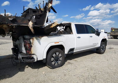 2024 Gmc Sierra 2500hd 4wd  Standard Bed Denali, Exterior Burn damage, Iaai lot 45055693, photo 4 of 10