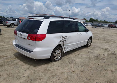 2009 Toyota Sienna Le, daño Lateral derecho, Iaai lote 45181708, foto 4 de 17