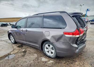 2013 Toyota Sienna Le, Rear End damage, Copart lot 51670696, photo 2 of 15