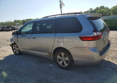 2015 Toyota Sienna Le, daño Frontal, Copart lote 49634576, foto 2 de 16