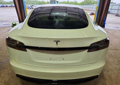 2021 Tesla Model S, daño Bajos, Copart lote 56642116, foto 6 de 14