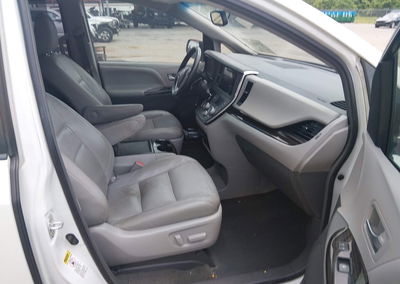 2017 Toyota Sienna Xle 8 Passenger, Rear damage, Iaai lot 45144443, photo 5 of 16