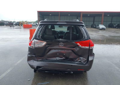 2011 Toyota Sienna Xle V6, пошкодження: Задня частина, Iaai лот 44879940, фото 16 з 17