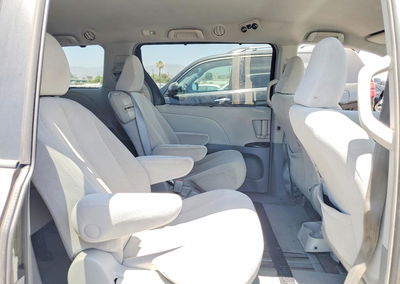 2012 Toyota All Models Sienna, uszkodzenie: Przód, Copart lot 57250316, zdjęcie 11 z 14