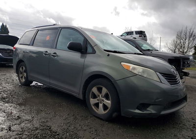 2013 Toyota Sienna Le 8-passenger, daño Lateral, Copart lote 79591105, foto 4 de 13