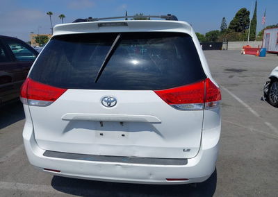 2011 Toyota Sienna Le V6, uszkodzenie: Tył, Iaai lot 45333760, zdjęcie 16 z 17