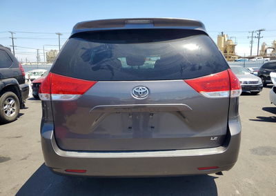 2012 Toyota All Models Sienna, uszkodzenie: Przód, Copart lot 57250316, zdjęcie 6 z 14