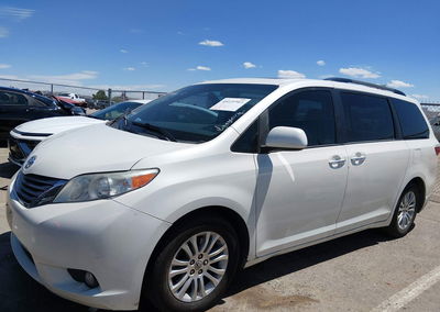 2017 Toyota Sienna Xle Premium 8 Passenger, daño Lateral derecho, Iaai lote 45121341, foto 15 de 19
