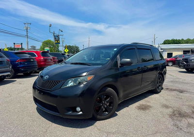 2014 Toyota Sienna Xle 8-passenger, пошкодження: Звичайний знос, Copart лот 57231946, фото 2 з 10