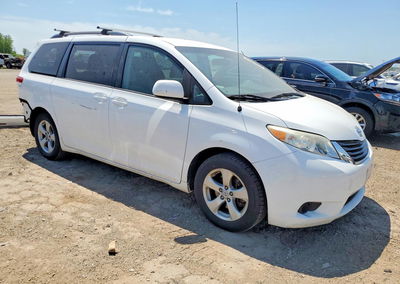 2012 Toyota Sienna Le, daño Trasero, Copart lote 54623926, foto 4 de 14