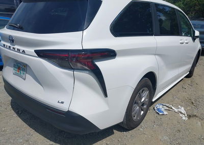 2025 Toyota Sienna Le, uszkodzenie: Zalanie, Iaai lot 42651377, zdjęcie 4 z 13