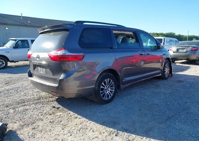 2019 Toyota Sienna Xle 8 Passenger, uszkodzenie: Przód, Iaai lot 45264151, zdjęcie 4 z 19