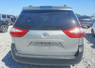 2019 Toyota Sienna Xle 8-passenger, daño Abolladuras/rayones menores, Copart lote 49937916, foto 6 de 13