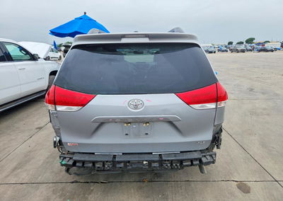 2014 Toyota Sienna Xle 8-passenger, daño Trasero, Copart lote 52155626, foto 6 de 13