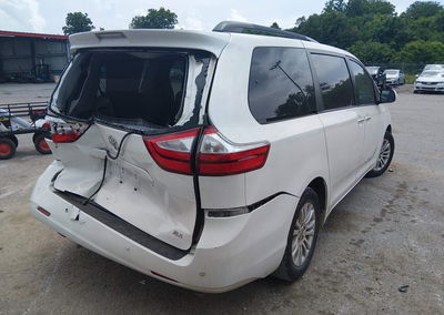 2017 Toyota Sienna Xle 8 Passenger, Rear damage, Iaai lot 45144443, photo 4 of 16