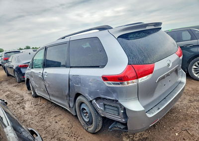 2012 Toyota Sienna Xle 8-passenger, uszkodzenie: Bok, Copart lot 57768696, zdjęcie 2 z 14