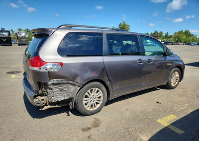2011 Toyota Sienna Xle 8-passenger, Rear End damage, Copart lot 54980336, photo 3 of 12