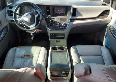 2017 Toyota Sienna Xle Premium 8-passenger, Front End damage, Copart lot 55233296, photo 8 of 13